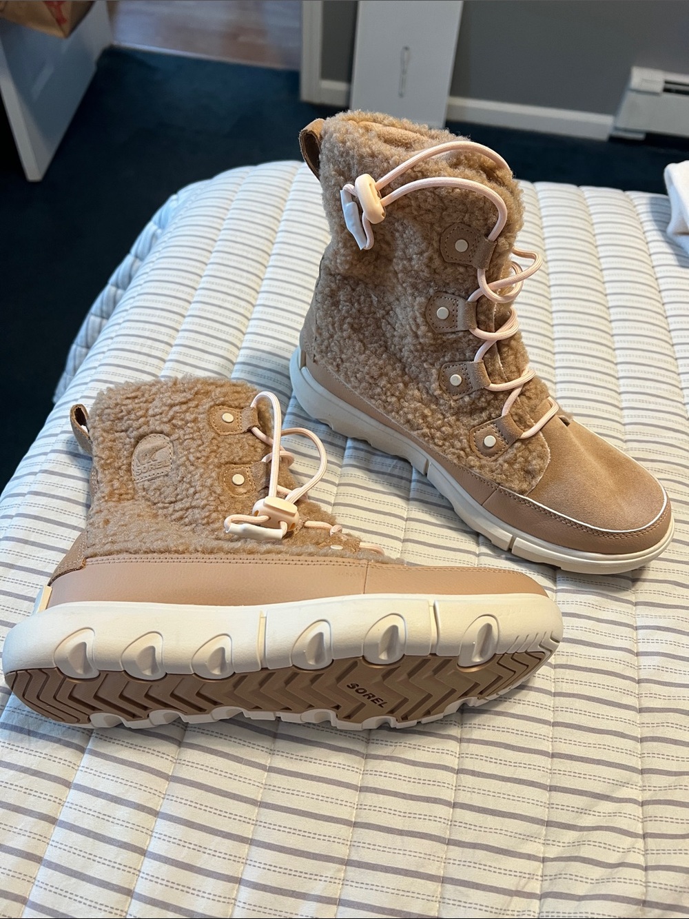 Sorel Women's Sherpa Lace-Up Winter Boots - Tan